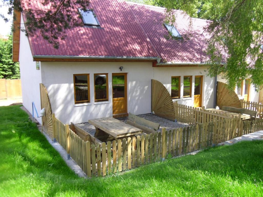 Domki Nad Jeziorem Karlowice Exterior foto